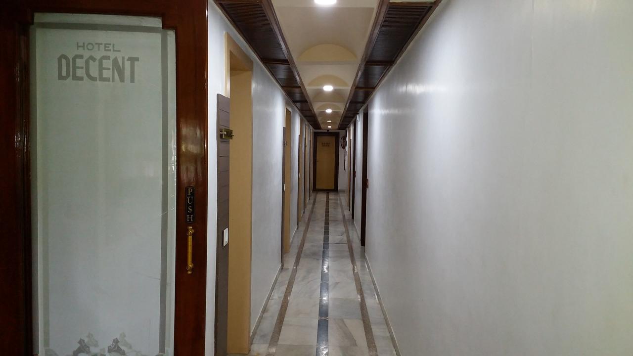 Hotel Decent 苏拉特 外观 照片